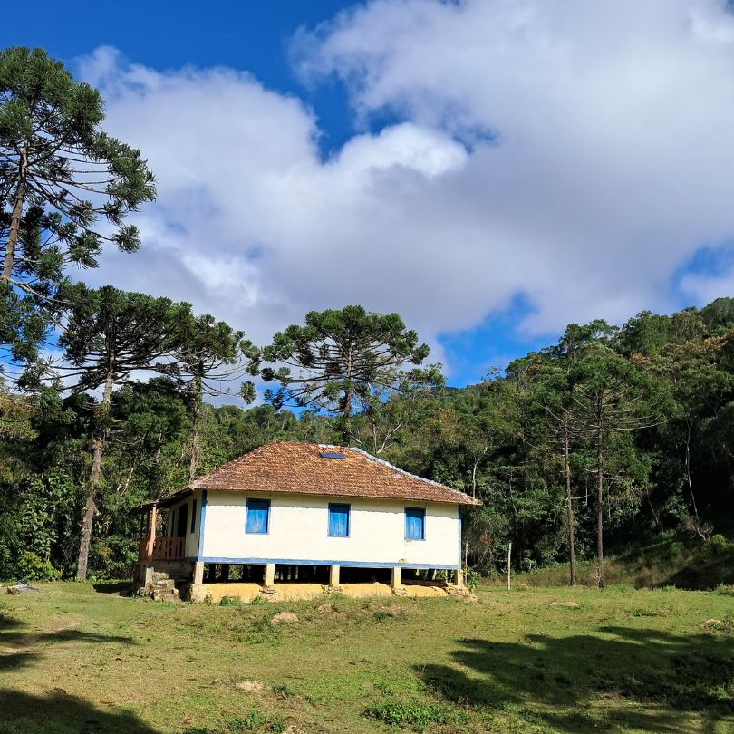 casa de colono na trilha do ouro