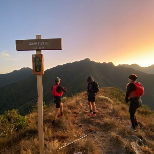 amanhecer na travessia da serra fina